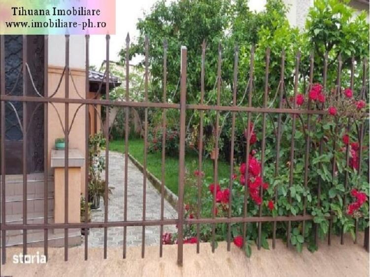 Casă individuală cu 9 camere cu Canalizare în Central