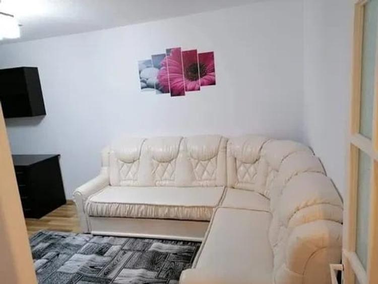 Apartament cu 2 camere decomandat, mobilat în Nicolina