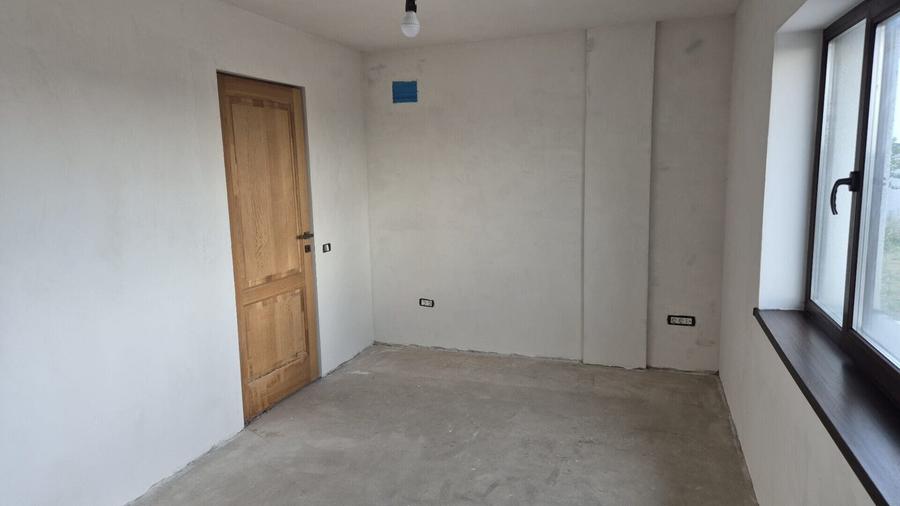 Casă individuală cu 5 camere cu Garaj în 1 Decembrie