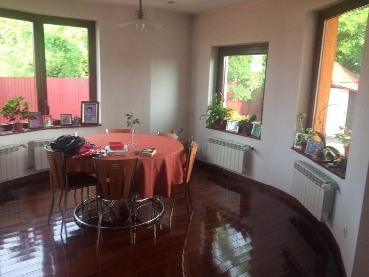 Casă cu 4 camere în Onești