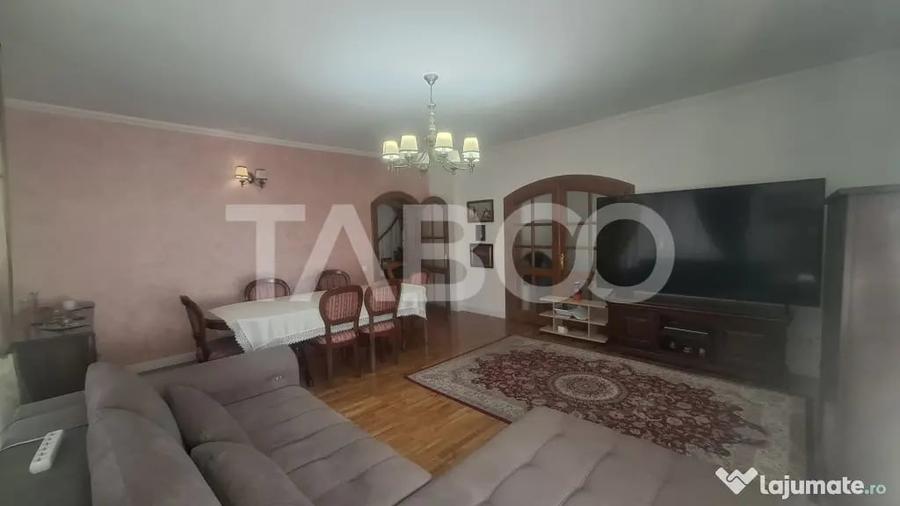Apartament cu 4 camere decomandat în Central