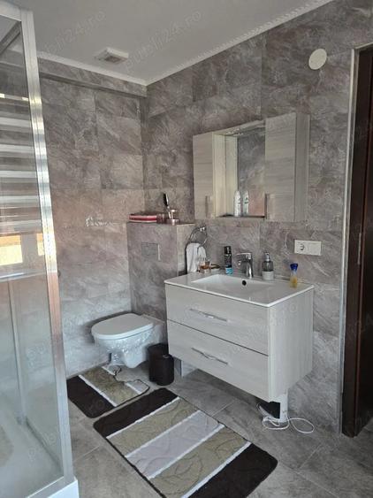 Casă cu 6 camere cu Teren 530 Mp în Central