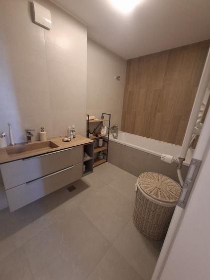 Apartament cu 3 camere semidecomandat în Exterior Vest