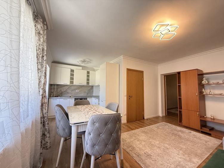 Apartament cu 3 camere semidecomandat în Central