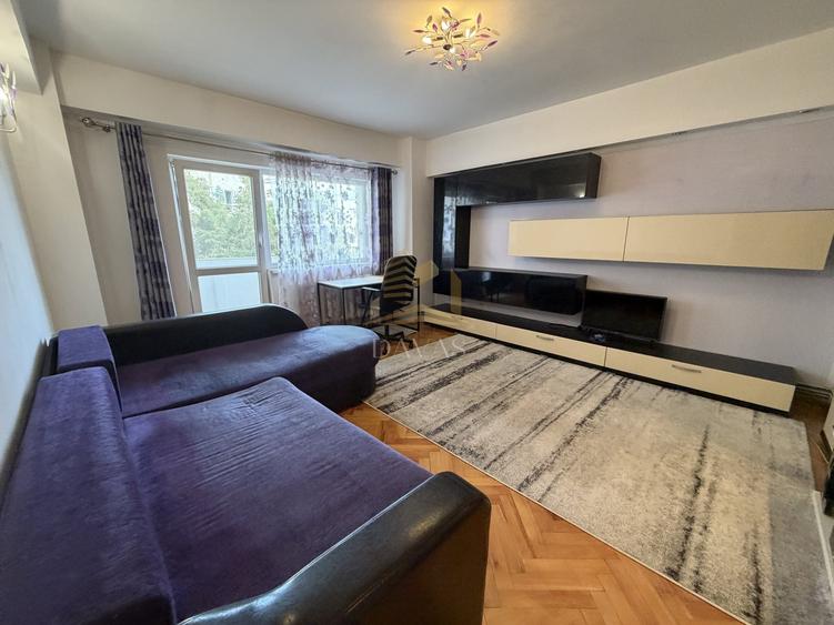 Apartament cu 3 camere decomandat, mobilat în Central