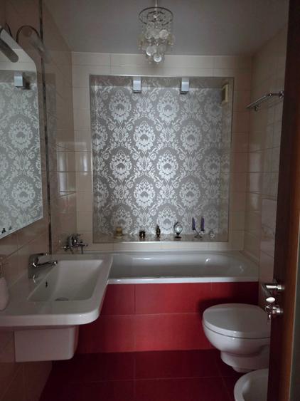 Apartament cu 3 camere decomandat în Florești