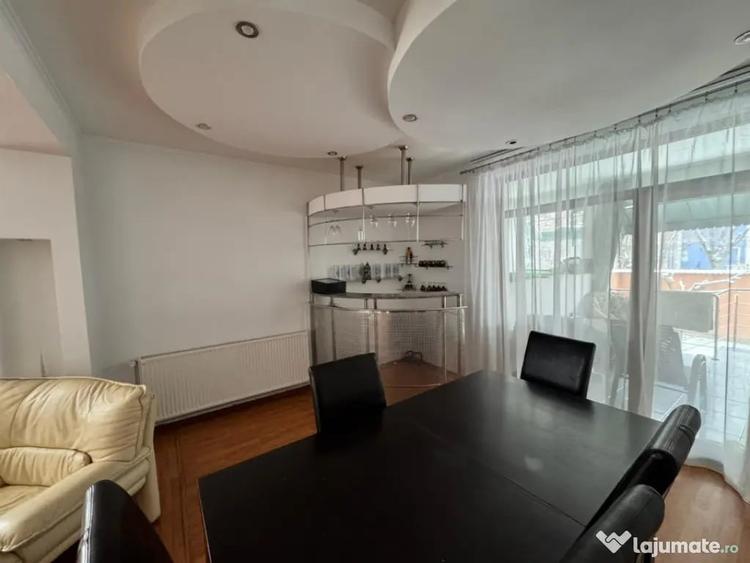 Casă cu 12 camere cu Teren 321 Mp în George Enescu
