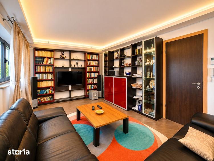 Casă cu 8 camere cu Teren 750 Mp în Central