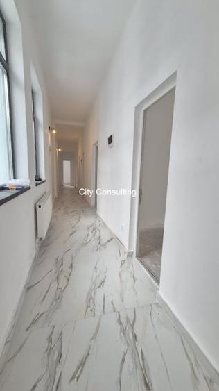 Casă cu 27 camere cu Teren 473 Mp în Sala Palatului