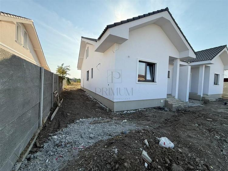 Duplex cu 3 camere cu Canalizare în Moșnița Veche