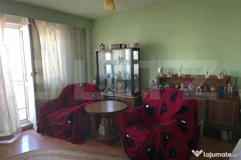 Apartament cu 4 camere decomandat în Central
