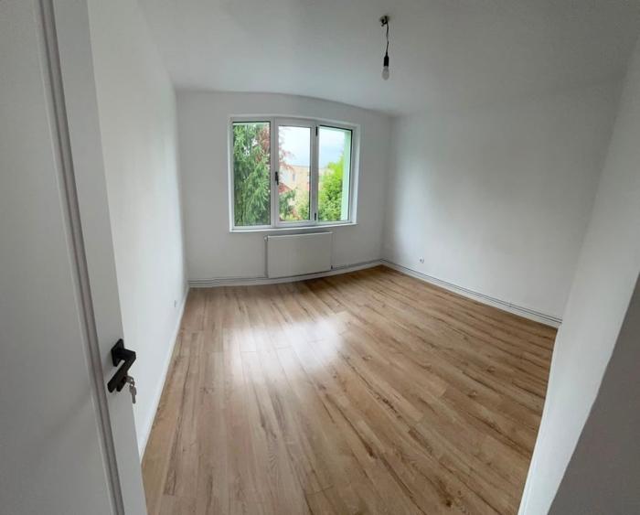 Apartament cu 2 camere decomandat în Astra