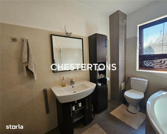 Casă cu 7 camere cu Teren 187 Mp în Grivița