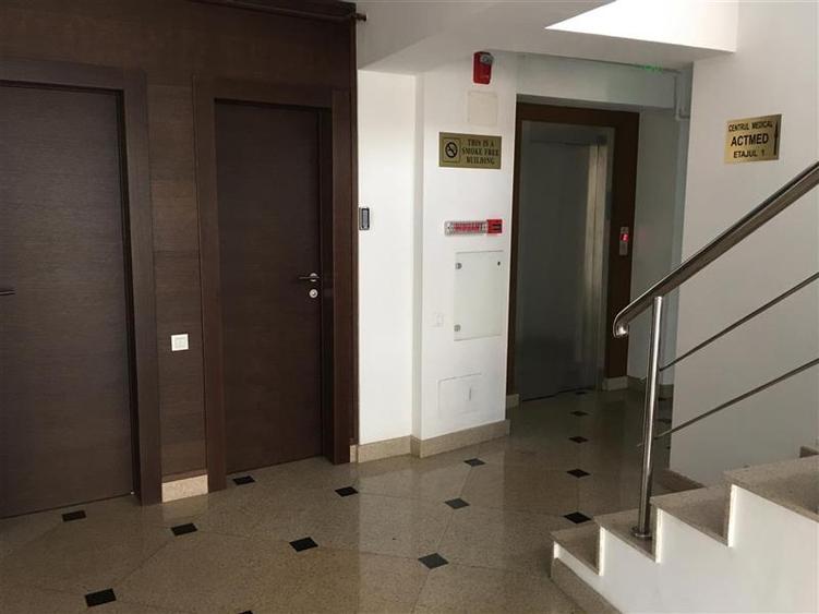 Birou, de 104 mp, în Central