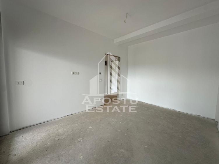 Apartament cu 3 camere semidecomandat în Braytim