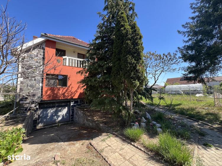 Casă cu 5 camere cu Teren 2607 Mp în Păulești