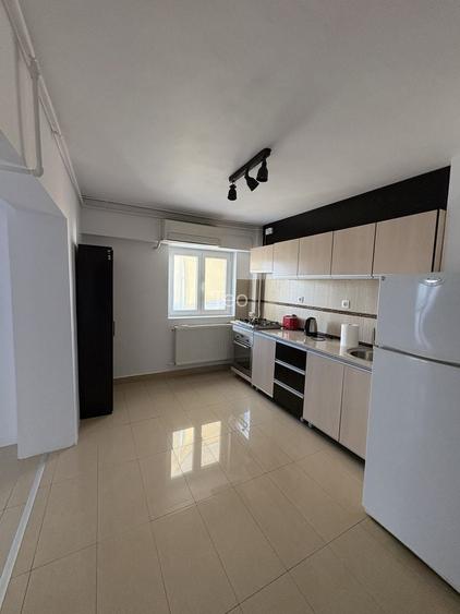 Beller, Nicolae Constantinescu, proprietar, 2 apartamente pe etaj, 3 camere