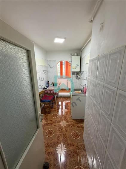 Apartament cu 3 camere decomandat în Astra