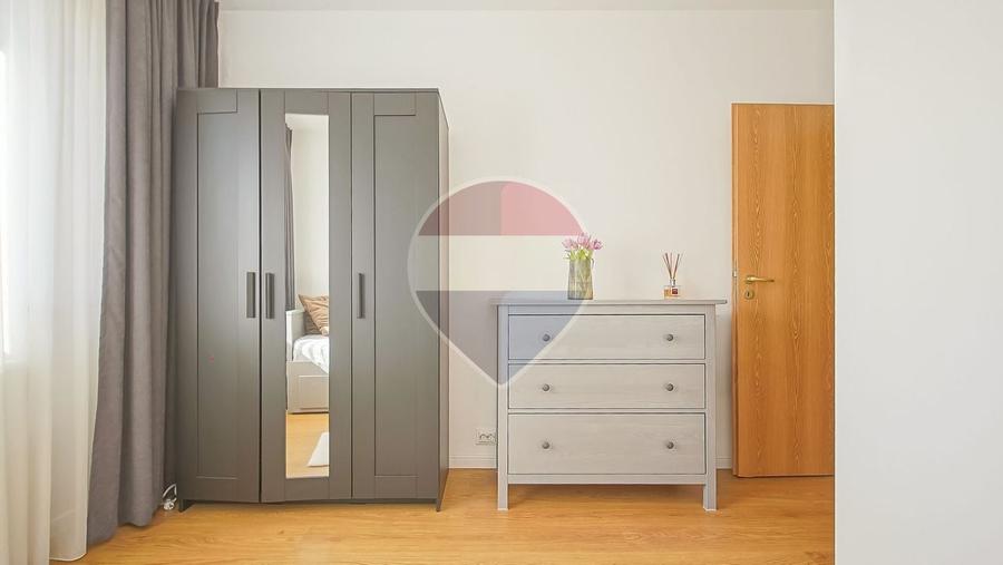 Apartament cu 3 camere decomandat, mobilat în Tractorul