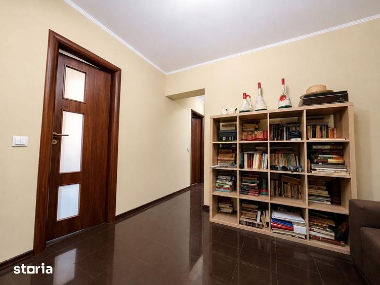 Casă cu 5 camere cu Teren 7320 Mp în Curcani