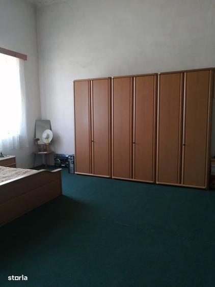 Casă cu 4 camere în Vânători