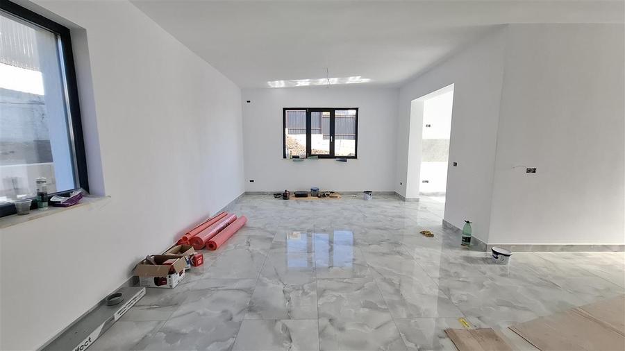 Duplex cu 4 camere cu Canalizare în Valea Lupului