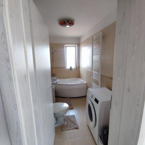 Apartament cu 2 camere nedecomandat în Giroc