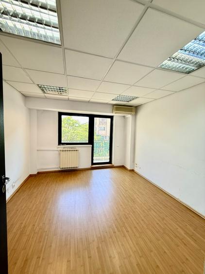 Apartament cu 4 camere decomandat în P-ța Unirii