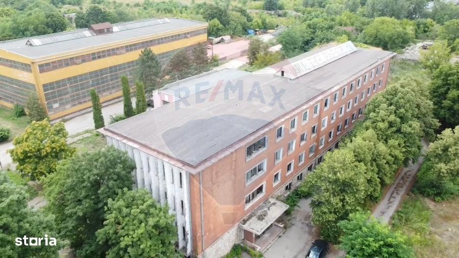 Spațiu comercial, de 8,300 mp, în Răcăștia