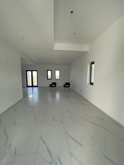 Casă cu 4 camere în Câmpineanca