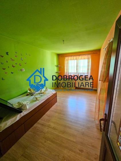 Casă individuală cu 6 camere cu Teren 231 Mp în Păcii
