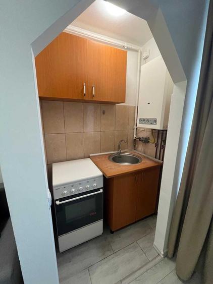 Garsonieră decomandată în Iris