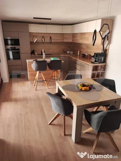 Casă cu 5 camere cu Teren 1200 Mp în Central