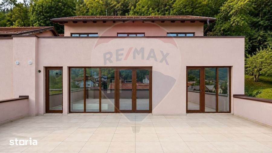 Apartament cu 4 camere în Schei