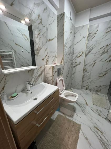 Apartament cu 3 camere, mobilat în Central
