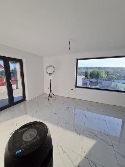 Casă cu 4 camere în Muntenii de Sus