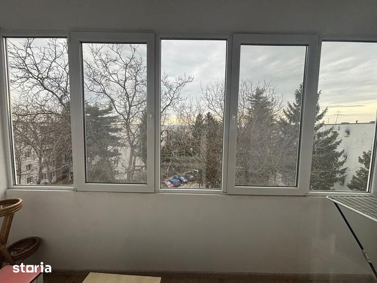 Apartament cu 3 camere semidecomandat în Dâmbu Pietros