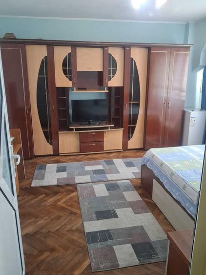 Garsonieră decomandată în Ostroveni