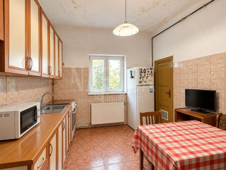 Apartament cu 3 camere semidecomandat în Central