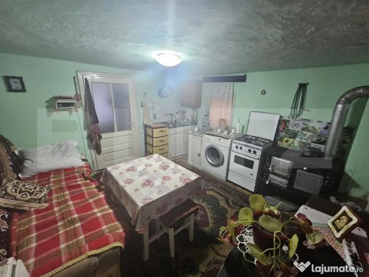 Casa cu 2 camere ?i anexe, zona centrala, Campeni - 12