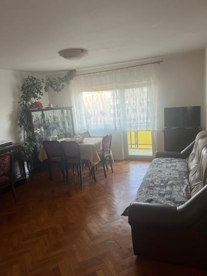 Apartament cu 2 camere decomandat în Micro 17