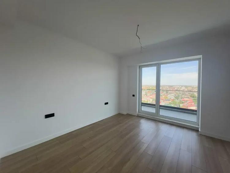 Apartament cu 4 camere semidecomandat în Titan