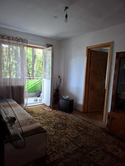 Apartament cu 3 camere semidecomandat în Dacia