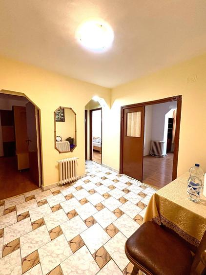 Apartament 3 camere 72mp zona Unitatea Militara 85000eur neg - 1