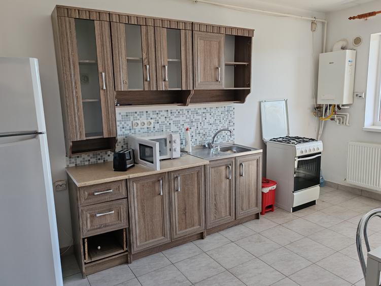 Apartament cu 2 camere decomandat, mobilat în Sânpetru