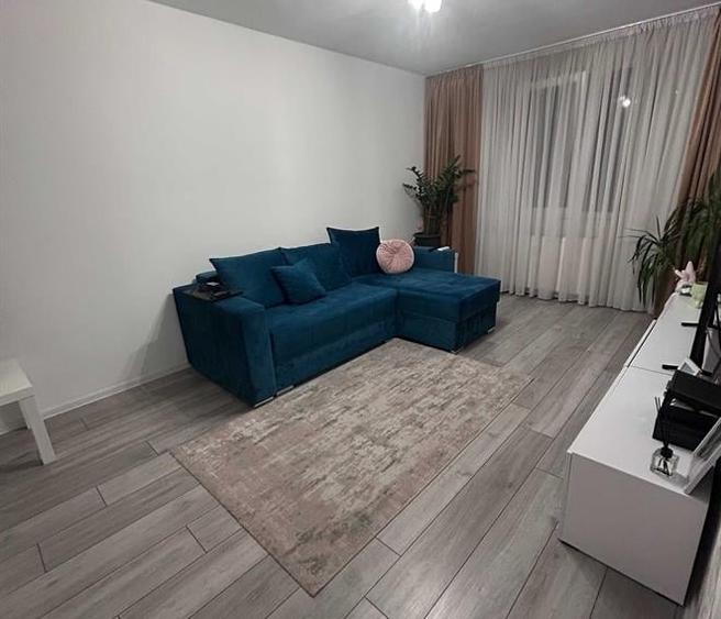 Apartament cu 3 camere decomandat în Titan