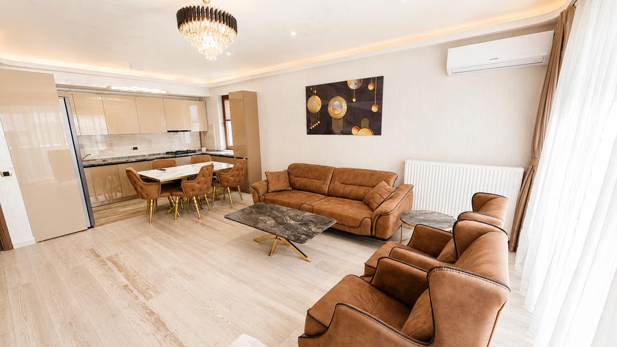 Apartament cu 4 camere decomandat, mobilat în Tractorul