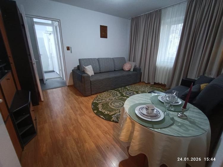 Apartament cu 2 camere semidecomandat în Berceni
