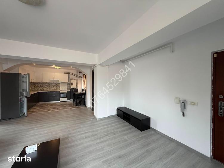 Apartament cu 3 camere semidecomandat în Obor