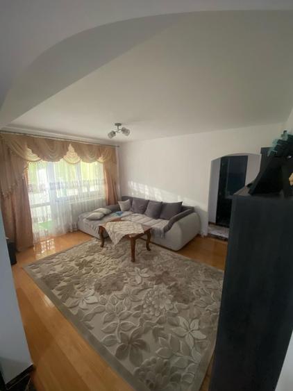 Apartament cu 4 camere decomandat în Central